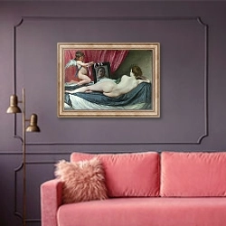 «Туалет Венеры 4» в интерьере гостиной с розовым диваном