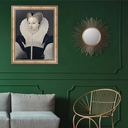«Портрет молодой женщины 9» в интерьере классической гостиной с зеленой стеной над диваном