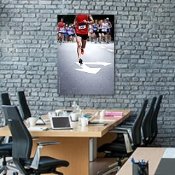 «Марафон» в интерьере современного офиса с черной кирпичной стеной