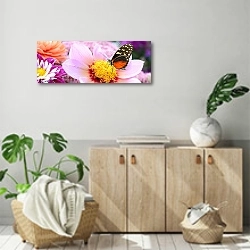 «Панорама с бабочкой на цветке» в интерьере современной комнаты над комодом