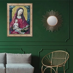 «Дева Мария с младенцем 2» в интерьере классической гостиной с зеленой стеной над диваном