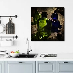 «Цветные флакончики» в интерьере кухни над мойкой