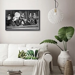 «История в черно-белых фото 161» в интерьере светлой гостиной в скандинавском стиле над диваном