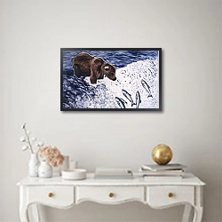 «Alaskan Brown Bear, 2002» в интерьере спальни с акцентной стеной