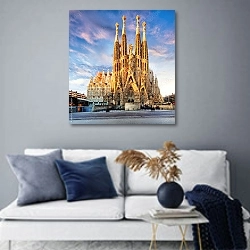 «Вид на Собор Святого Семейства, Барселона, Испания» в интерьере современной гостиной в синих тонах