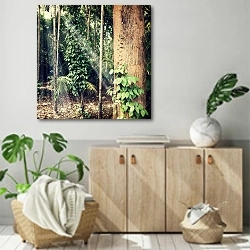 «Тропический лес» в интерьере современной комнаты над комодом