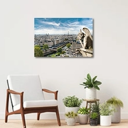 «Горгулья и панорама города с крыши Нотр-Дам де Пари» в интерьере современной комнаты над креслом