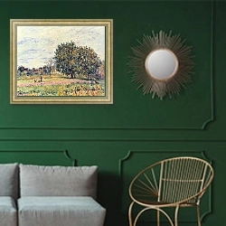 «Орешник на закате в начале октября» в интерьере классической гостиной с зеленой стеной над диваном