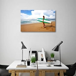 «Девушка с доской для серфинга на пляже» в интерьере современного офиса над столами работников