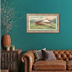 «The R E P Monoplane» в интерьере гостиной с зеленой стеной над диваном