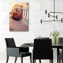 «Португалия, Лиссабон. Красный трамвай» в интерьере современной столовой с черными креслами