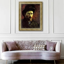 «Автопортрет с темной фетровой шляпой» в интерьере гостиной в классическом стиле над диваном