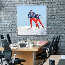 «Лыжники на лыжне» в интерьере современного офиса с черной кирпичной стеной