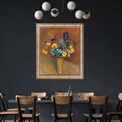 «Sommerblumenstrauß» в интерьере столовой с черными стенами