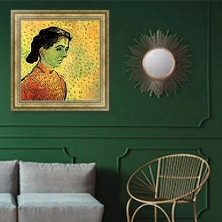 «Маленькая Арлезианка» в интерьере классической гостиной с зеленой стеной над диваном