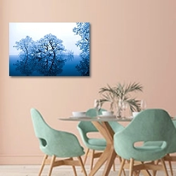 «Зимние деревья» в интерьере современной столовой в пастельных тонах
