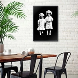 «История в черно-белых фото 199» в интерьере столовой в скандинавском стиле с кирпичной стеной