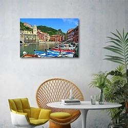 «Италия. Чинкве-Терре. Вернацца.  Лодки» в интерьере современной гостиной с желтым креслом