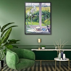 «Window Seat and Lily, 1991» в интерьере гостиной в зеленых тонах
