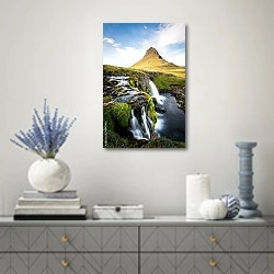 «Водопад, Киркьюфетль, Исландия» в интерьере современной гостиной с голубыми деталями