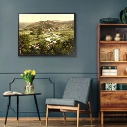 «Великобритания. Панорама города Фестиньог с террасы» в интерьере гостиной в стиле ретро в серых тонах