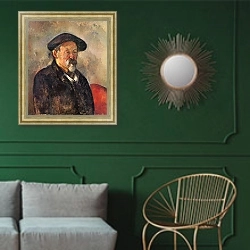 «Автопортрет в берете» в интерьере классической гостиной с зеленой стеной над диваном