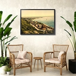 «Франция. Гавр, устье Сены» в интерьере комнаты в стиле ретро с плетеными креслами