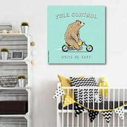«Байкер медведь едет на мотоцикле» в интерьере детской комнаты для мальчика с желтыми деталями