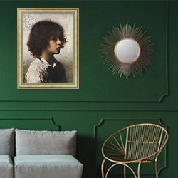 «Faraway Thoughts,» в интерьере классической гостиной с зеленой стеной над диваном