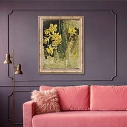 «Daffodils 1» в интерьере гостиной с розовым диваном