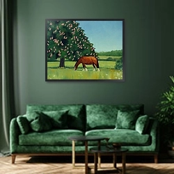 «Horse Chestnut, 2001» в интерьере зеленой гостиной над диваном
