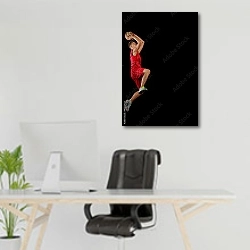«Баскетболист с мячом» в интерьере офиса над рабочим местом