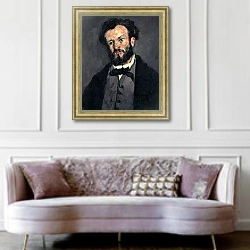 «Портрет Энтони Валабрека» в интерьере гостиной в классическом стиле над диваном