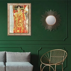 «Медицина» в интерьере классической гостиной с зеленой стеной над диваном