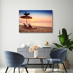 «Кресла на тропическом пляже» в интерьере современной гостиной над комодом