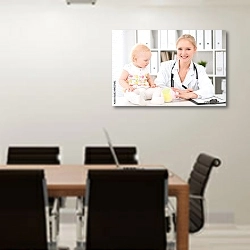 «Маленький ребенок в кабинете врача» в интерьере конференц-зала над столом