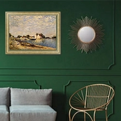 «Saint-Mammes, on the Banks of the Loing; Saint-Mammes, les Bord du Loing, 1884» в интерьере классической гостиной с зеленой стеной над диваном