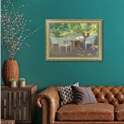 «Sous le grand marronnier de Marquayrol» в интерьере гостиной с зеленой стеной над диваном