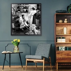 «Grant, Cary (Bringing Up Baby)» в интерьере гостиной в стиле ретро в серых тонах