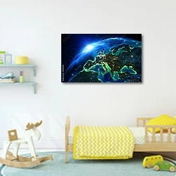 «Вид из космоса на Европу» в интерьере детской комнаты для мальчика с игрушками