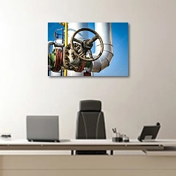 «Задвижка на нефтяной трубе» в интерьере кабинета директора над офисным креслом