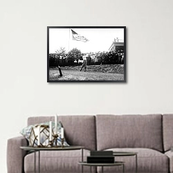 «История в черно-белых фото 77» в интерьере в скандинавском стиле над диваном