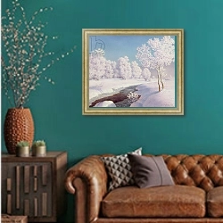 «Winter Morning - Engadine» в интерьере гостиной с зеленой стеной над диваном