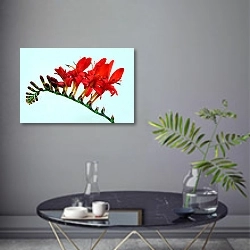 «Красный тропический цветок» в интерьере современной гостиной в серых тонах