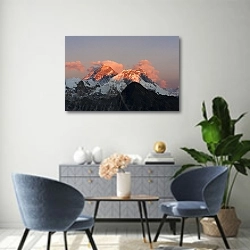 « Эверест на закате, Непал» в интерьере современной гостиной над комодом