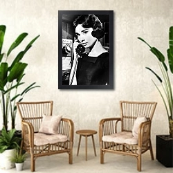 «Хепберн Одри 54» в интерьере комнаты в стиле ретро с плетеными креслами
