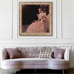 «Портрет Сони Книпс» в интерьере гостиной в классическом стиле над диваном