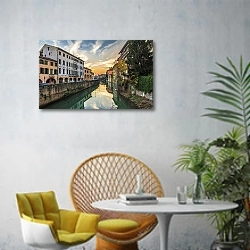 «Италия. Падуя. Закат на канале» в интерьере современной гостиной с желтым креслом