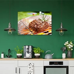 «Стейк на гриле» в интерьере кухни с зелеными стенами