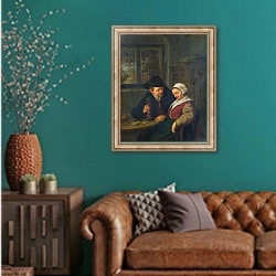 «Крестьянин, ухаживающий за престарелой женщиной» в интерьере гостиной с зеленой стеной над диваном